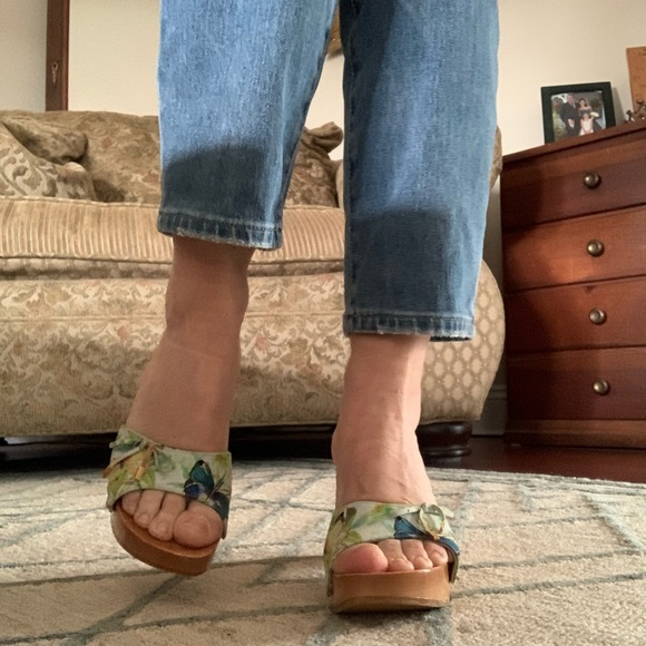 Stuart Weitzman leather and wood platform sexy kitten heel sandal - Picture 4 of 12